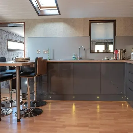 Clover 20 Lodge, Yellowtop Country Park סלבי