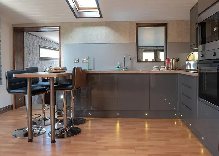 Clover 20 - Yellowtop Country Park - Hot Tub - Yorkshire Selby